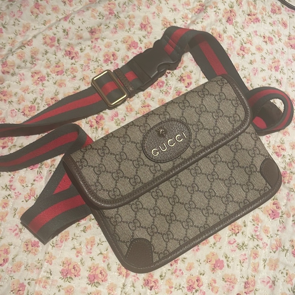 Gucci Neo vintage small messenger bag.